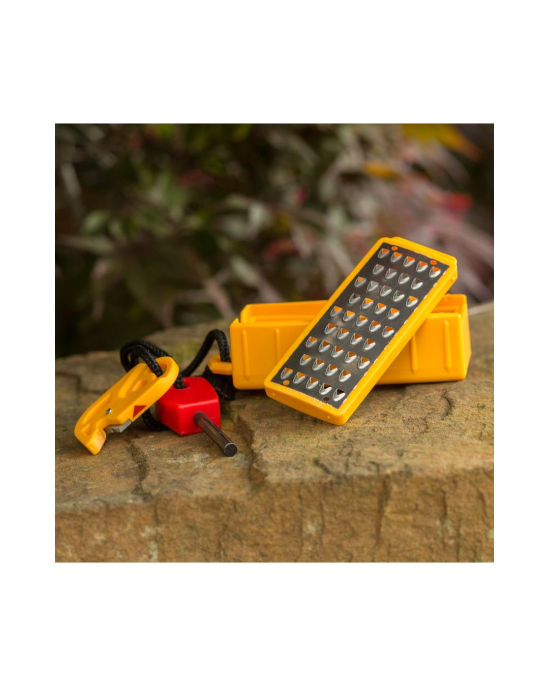 SMITH'S PACKPAL TINDER MAKER WITH FIRE STARTER